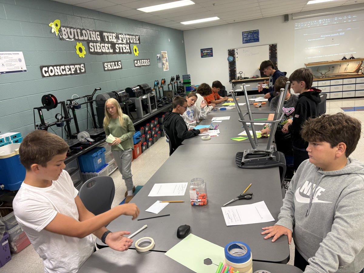SIM_STEM's tweet image. Students using the #engineeringdesignprocess to explore Newton’s Laws of force. @SiegelMiddle @RCS_STEM
