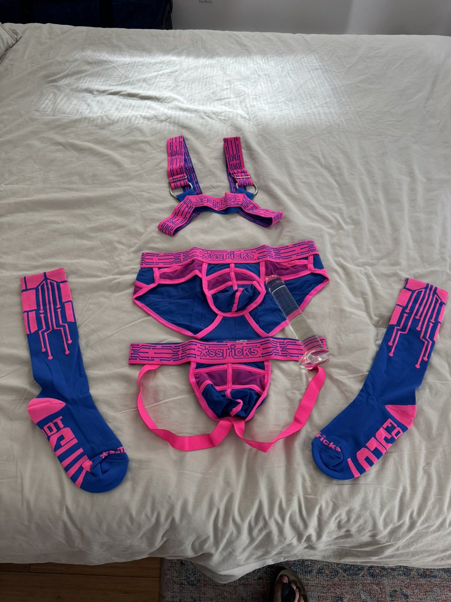 Cole Willcoxx DM to collaborate **PS 5/2-5/6** tweet media