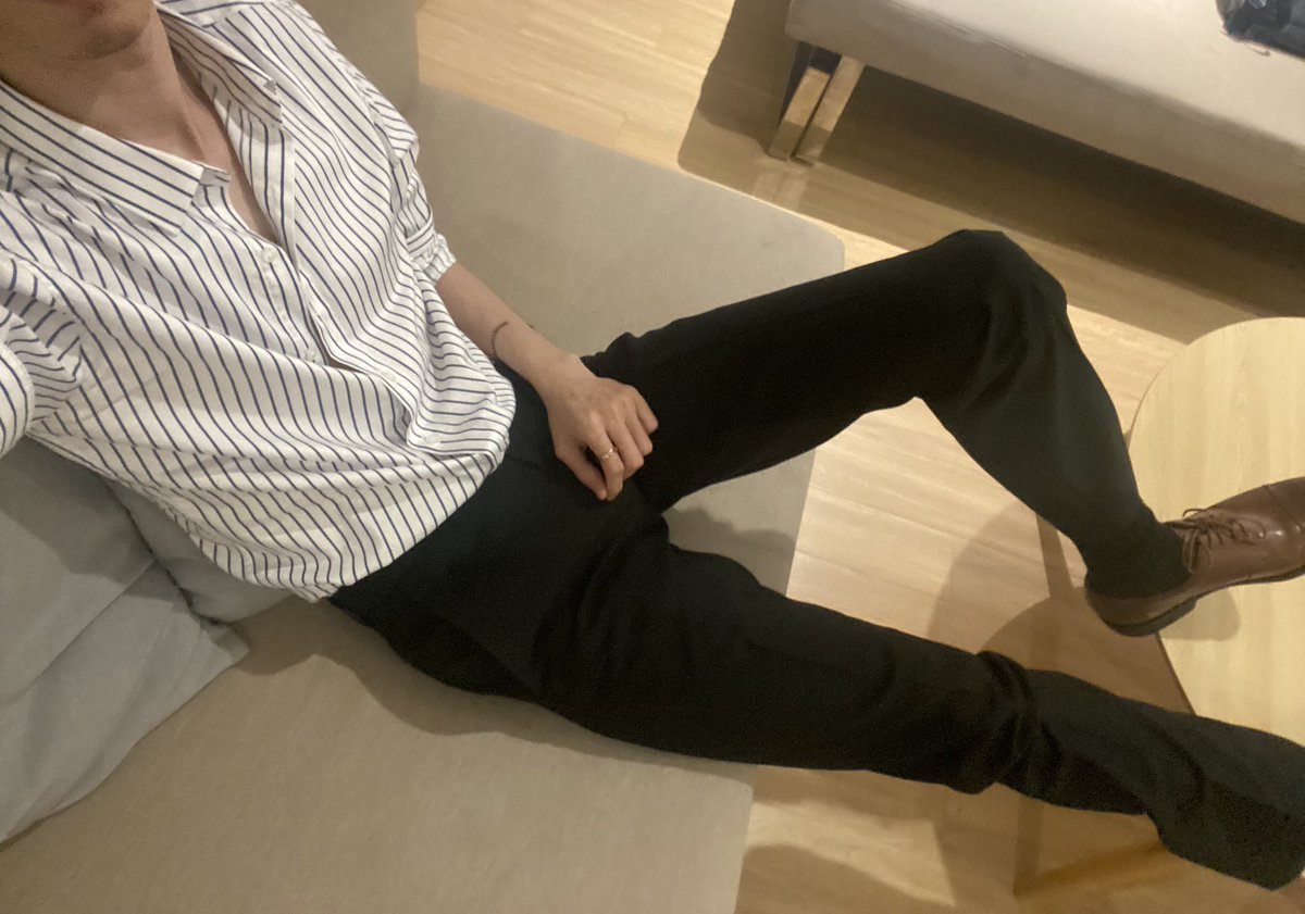 Meathmaster's tweet image. 奇奇怪怪的性癖：喜欢cb，好看的cb就想舔，哪怕是狗；喜欢被奴反推，主变成下贱的狗，奴再骚，也不一定能勾起我性欲，但发骚超喜欢，哪怕不帅；喜欢粗腿，腿毛胸毛；喜欢斯斯文文、壮壮实实的骚货；喜欢kiss、虐乳，kiss的声音都能让我硬；喜欢任何能让我觉得羞耻的行为
总觉得自己的性癖好奇怪😶‍🌫️