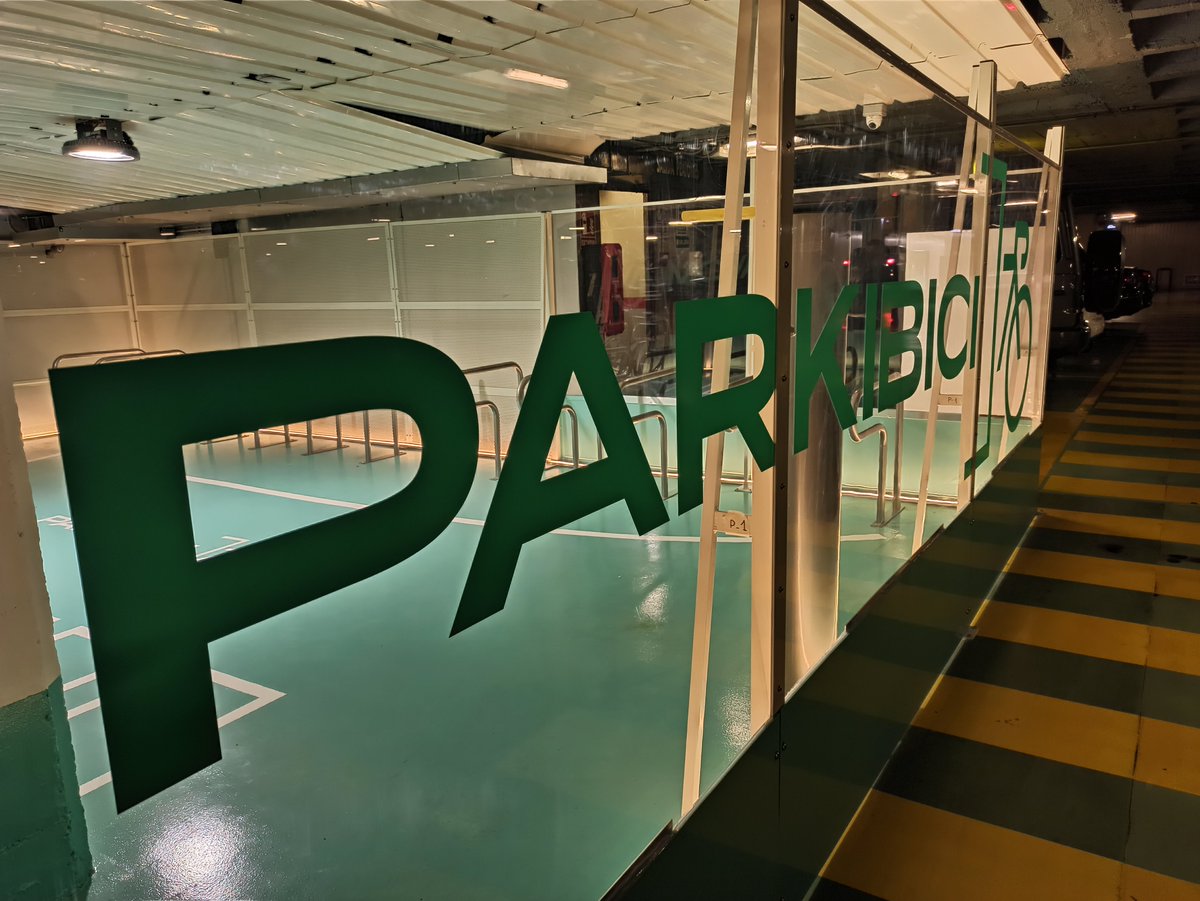 🎵 Disfruta en bici de la música y diferentes eventos en la #PlazaMayor con motivo de las #FiestasVLL2025

📍 Tienes disponible el PARKIBICI #PlazaMayor para que estaciones rápido, cómodo y seguro tu bicicleta