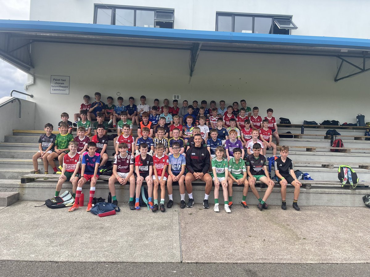 Thanks to Cork Senior Footballer <a href="/darraghcashman7/">Darragh cashman</a> for calling out to our West Muskerry Football session in <a href="/NaomhAbanGAA/">Cumann Peile Naomh Abán</a> today to speak on the importance of Bi-Lateral Skills no better man! <a href="/CorkGAACoaching/">Cork Gaa Coaching & Games</a> <a href="/OfficialCorkGAA/">Cork GAA</a> <a href="/MuskerryGAA/">Muskerry GAA</a> <a href="/SECork_GDC/">CorkGDCMickDaly</a>