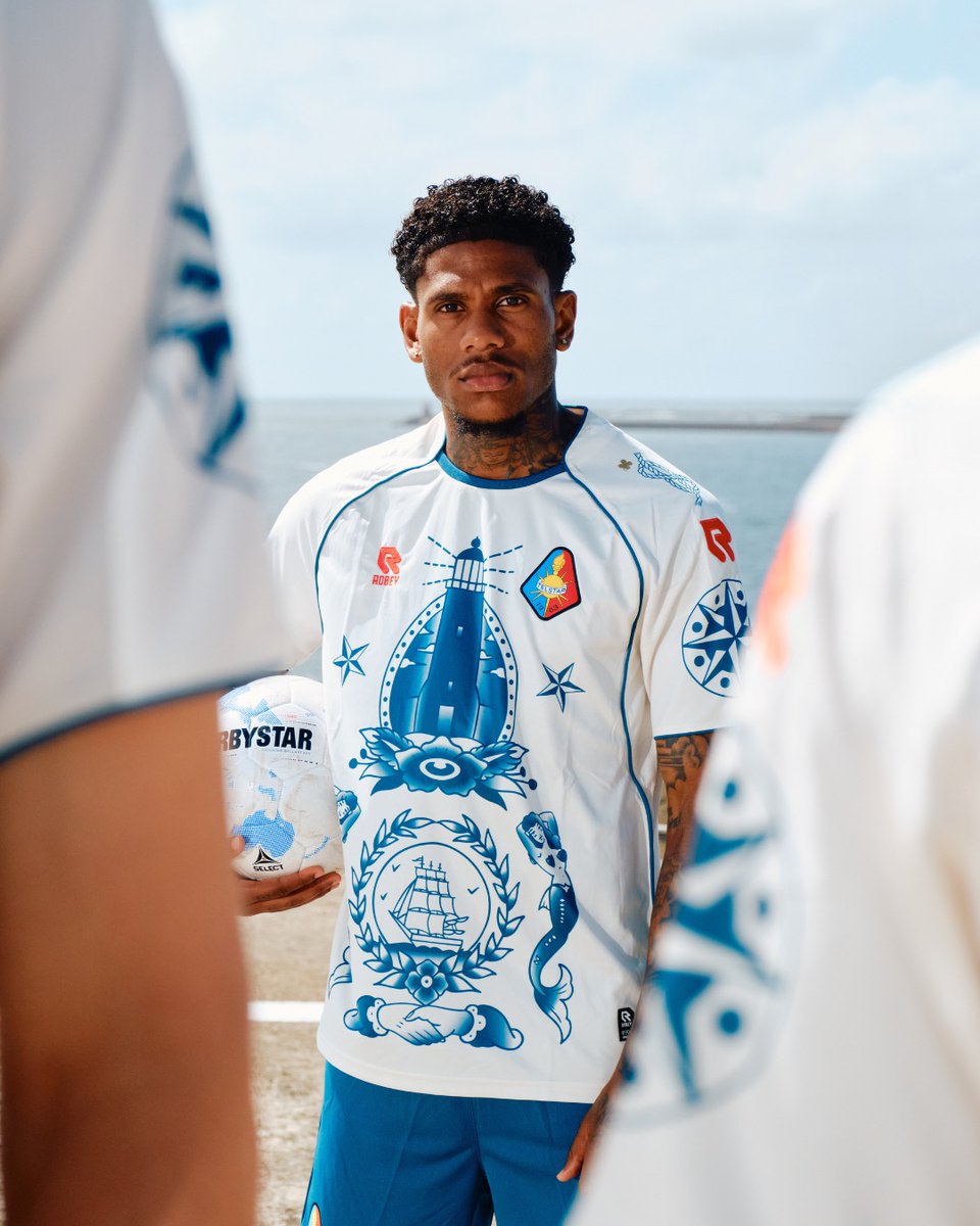 VoetbalshirtsNL's tweet image. Het @telstar1963nv 3e shirt 2025-2026 van @robeysportswear bevat een all-over print van nautische tattoo&apos;s! 

voetbalshirts.com/blog/sc-telsta…

#sctelstar
#robey
#voetbalshirts
