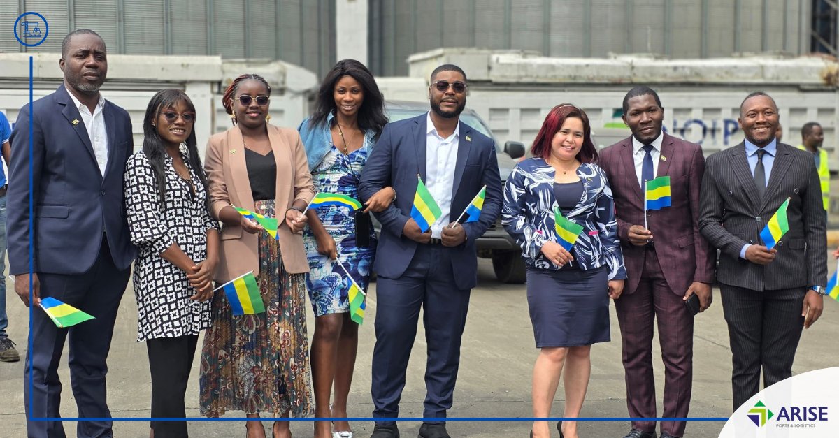 🇬🇦 Le 9 août, NOIP a honoré le drapeau gabonais aux côtés des Douanes, Marine Marchande, Eaux &amp; Forêts et Gendarmerie.
Un moment fort pour rappeler que performance logistique rime avec coopération et fierté nationale.
#ArisePL #NOIP #JournéeDuDrapeau