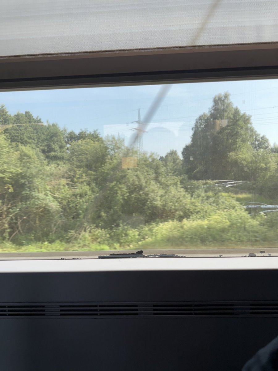 On our way to Berlin to see the boys shine. 🥹 with <a href="/MissCaracolina/">Caro 🦝</a>  for <a href="/tokiohotel/">Tokio Hotel</a> 🖤