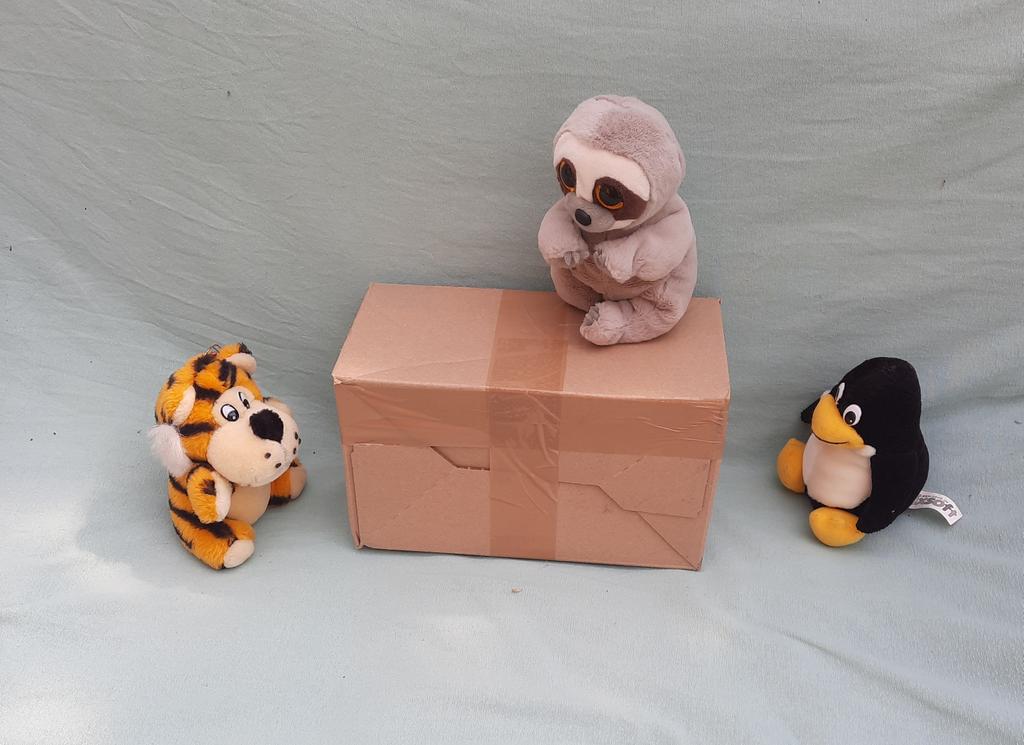 🐧: Geht es dir gut Snoopy?
S: Alles prima. Kann los gehen.
🦥: Dann ab zum gelben M.
🐯: Nein Fauli. Ab zum schwarzen Horn. 
🐧🐯: 🤦‍♂️