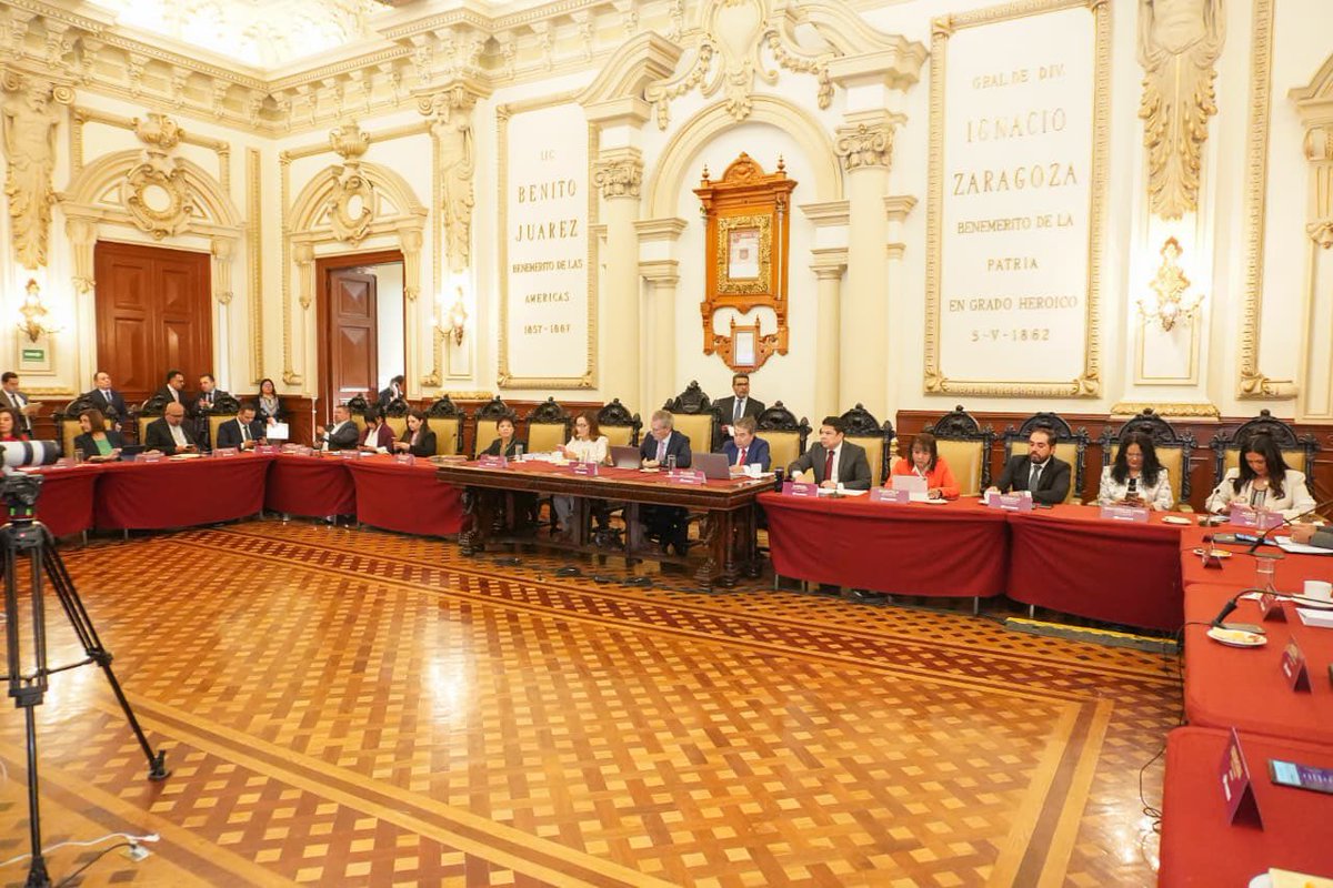 👋 ¡Buen jueves! Empezamos el día con Sesión de Cabildo en Palacio Municipal. 

Continuamos trabajando por las familias de #LaCapitalImparable🪽