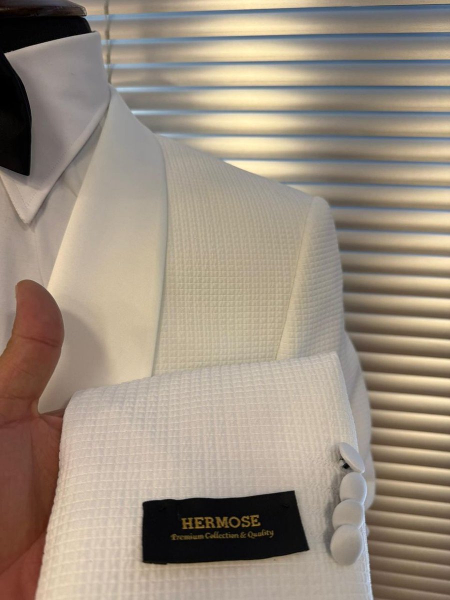 JomondeWears's tweet photo. available for you.
To order,
Follow our IG @jomondewears 
Whatsapp/Call (+2347066454146)
Visit our stores 👇
📍Prizrite mall Asokoro, Abuja 
📍86,Broad street opposite Wema bank Lagos Island. 
We ship worldwide.
#Jomondewears#suitstore#hermosesuit#businesssuit #weddingsuit #suit https://t.co/UxeAOp2zGJ