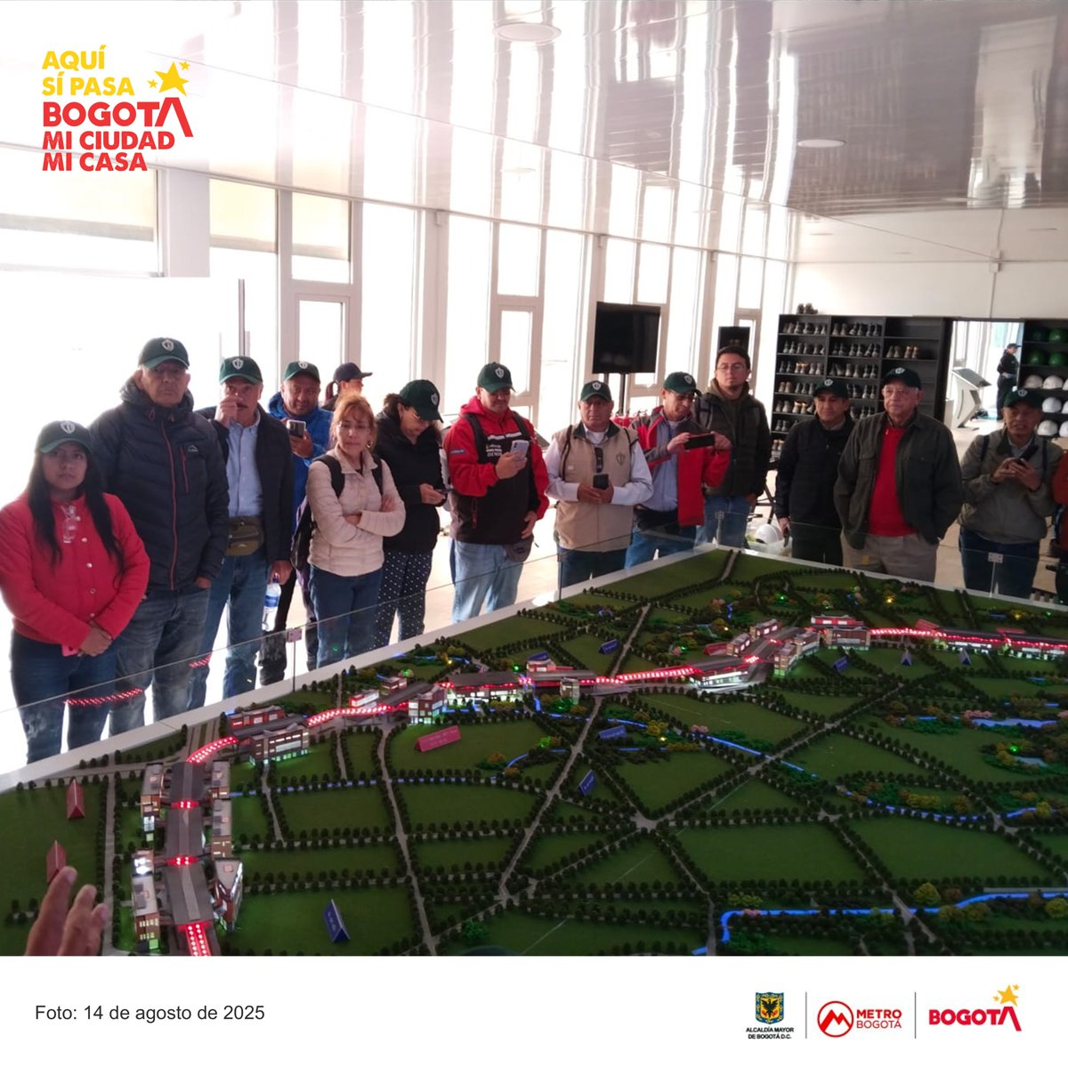 🤝Recibimos con orgullo la visita de una delegación del Colegio de Ingenieros del Ecuador <a href="/CICPichincha/">Colegio de Ingenieros Civiles de Pichincha</a>, proveniente de la ciudad de Pichincha, que nos visita hoy en el patio taller de la Línea 1 del Metro de Bogotá.
#AquíSíPasa
🧵