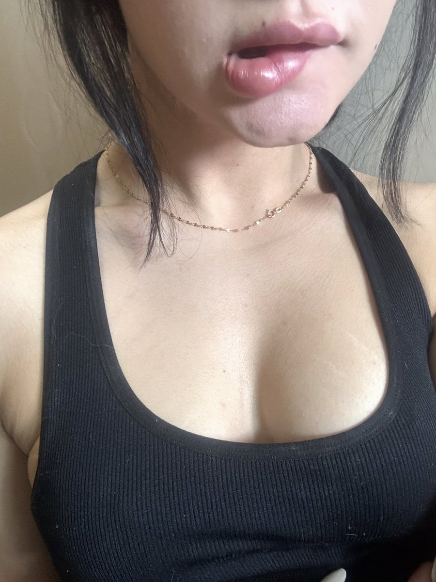 GrehYumi's tweet photo. I know you like staring them. And I know you wanna cum all over them. Come cum with me in my FREE link below ⬇️ https://t.co/IxiU0U0llx