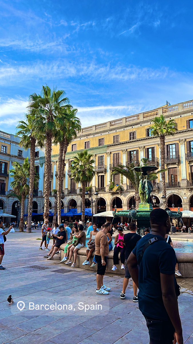 7manyy's tweet photo. When in Barcelona 💙❤️ https://t.co/nOZhhwheNm