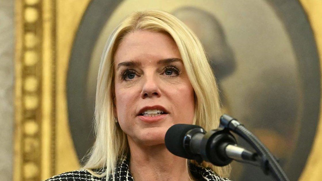 EricLDaugh's tweet photo. 🚨 BREAKING: Attorney General Pam Bondi will revoke federal funding from California if Gavin Newsom refuses to end his state's sanctuary policies for illegal aliens.

The hammer is being laid down. https://t.co/eg805G6Ptq