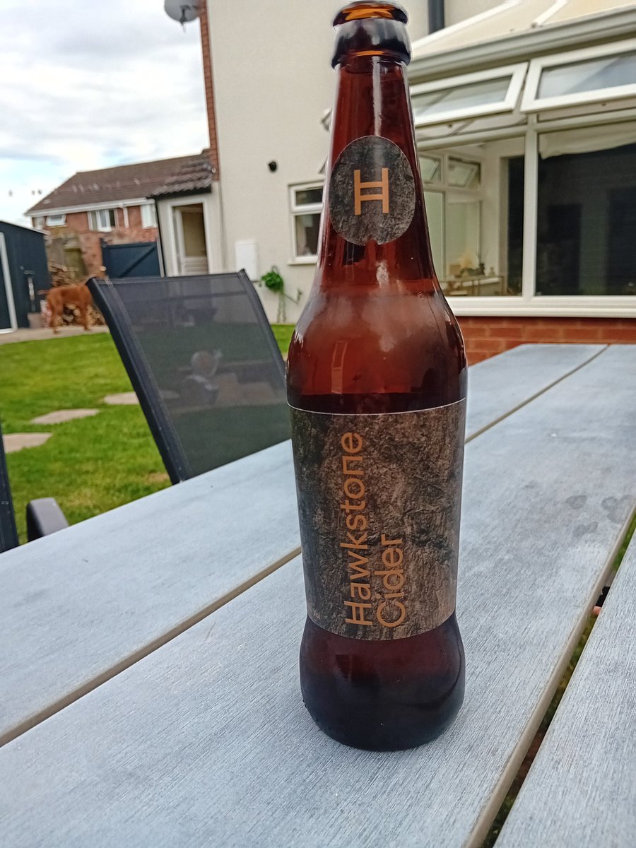 robalderson7's tweet photo. @JeremyClarkson first time trying the #hawkestonecider very nice will be having this again found it in my local garden centre #downtown #cider https://t.co/QFqCOi62oJ