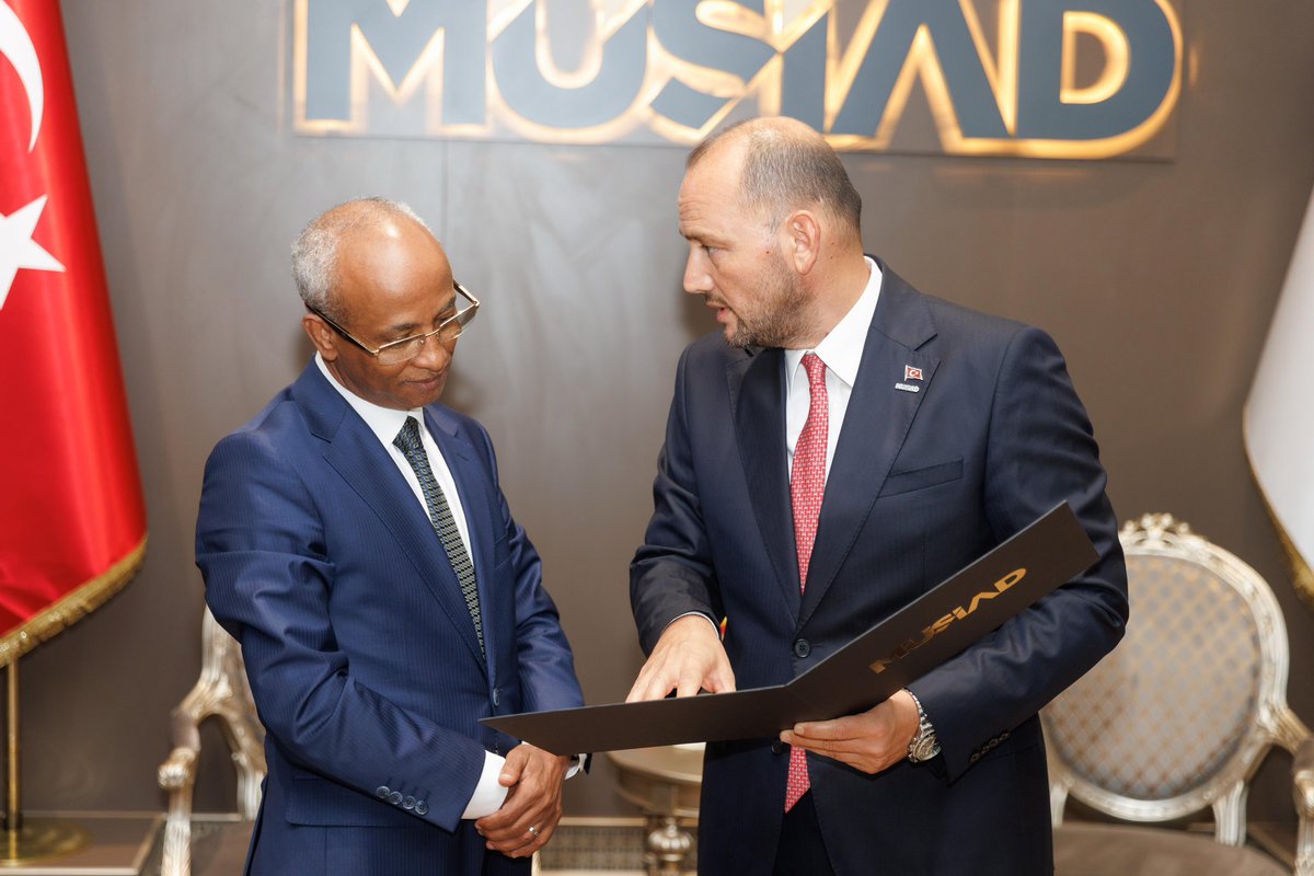 BurhanOzdemirTR's tweet photo. MÜSİAD Genel Merkezimizde, Etiyopya’nın Ankara Büyükelçisi Sayın Adem Mohamed Mahmud’u ağırladık.

Görüşmemizde, Türkiye–Etiyopya arasındaki ekonomik ve ticari ilişkilerin daha da geliştirilmesi, yatırım ve iş birliği imkânlarının artırılması konularında istişarelerde bulunduk.

Nazik ziyaretleri için Sayın Büyükelçiye teşekkür ediyoruz.
-
At our MÜSİAD Headquarters, we had the pleasure of hosting H.E. Adem Mohamed Mahmud, Ambassador of Ethiopia to Ankara.

During our meeting, we discussed ways to further strengthen economic and trade relations between Türkiye and Ethiopia, as well as opportunities to expand investment and cooperation.

We extend our sincere thanks to the Ambassador for his kind visit.