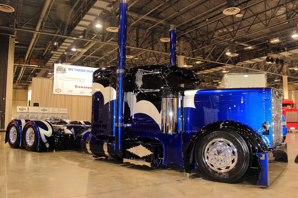 Take a look at the shine on this custom show truck! Great job, driver! #Trucking #TruckingDepot #Truckers