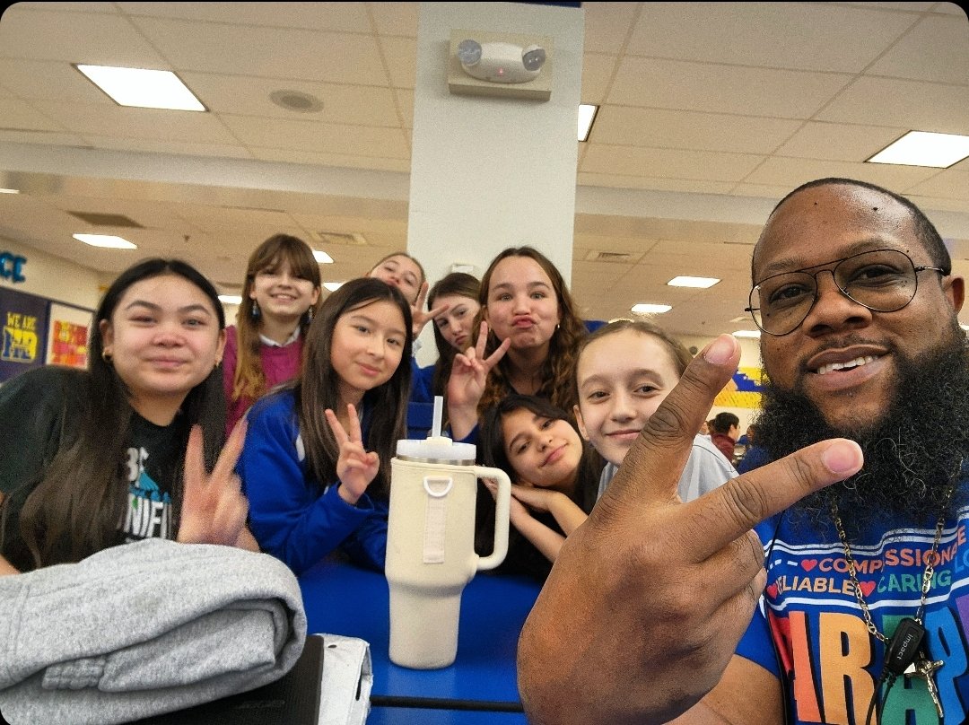 MrMac_ThePara's tweet image. Throwback Thursdays ❤️ 👨🏾🏫 #TheKidsFavorite #MakeWorkFun #MakingMemories #TeachersOfTikTok #HBMiddleSchool