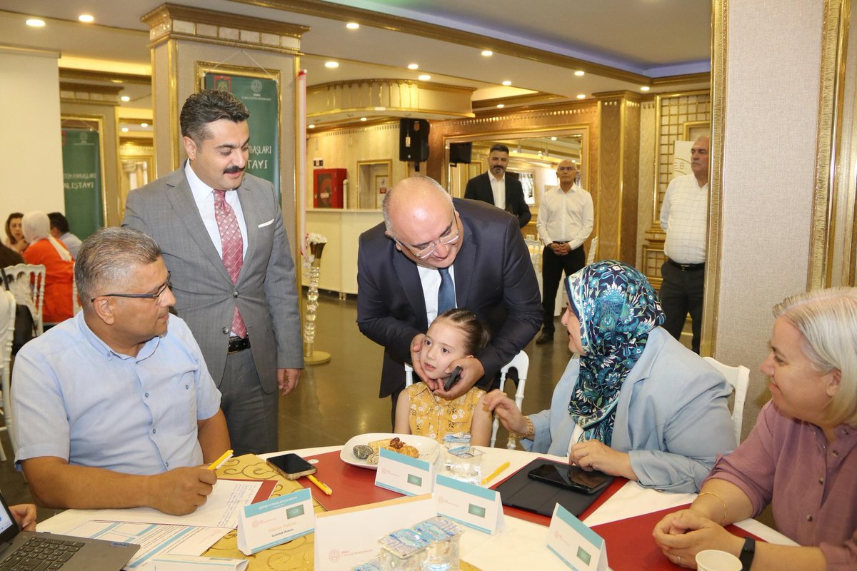 sivasmem's tweet photo. 📍Millî Eğitim Müdürlüğümüz koordinesinde, il genelindeki eğitim hizmetlerinin niteliğini artırmak, sorunları tespit etmek ve çözüm önerileri geliştirmek amacıyla “Eğitim Paydaşları Çalıştayı” gerçekleştirildi.

👉🏻https://t.co/IvohP1NB9E
@Yusuf__Tekin
@valisimsek
@erdogan_fatih66 https://t.co/eYngpuM9pB