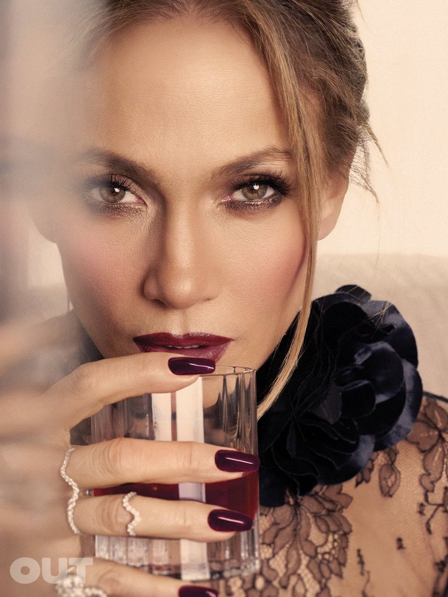 mahsa97jlo69's tweet photo. @sanajlover and I spent the whole m&amp;g time just looking at her eyes.
She was incredibly beautiful and attractive.
Jennifer’s beauty in person is dozens of times greater than in her photos.
Pictures really can’t capture how beautiful she is🫠🔥 @JLo https://t.co/O4FPoN7APg