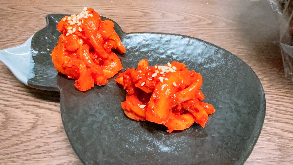 Ru_Roux_Bloom's tweet photo. 切り身の端切れで
作ったサーモンキムチ&amp;
前釣って冷凍してたイカで
作ったイカキムチ
どっちもかれぇけどうめぇ。。
超ツマミになるの最高すぎる。。 https://t.co/HuqpGMidbx