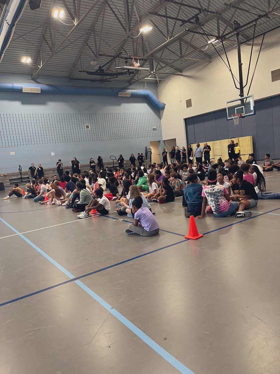 MsAmis_Math's tweet image. Flight school to welcome our new eagles and another open house with my bestie! 
We are ready for another great year @ElkoMiddle 🩵🦅