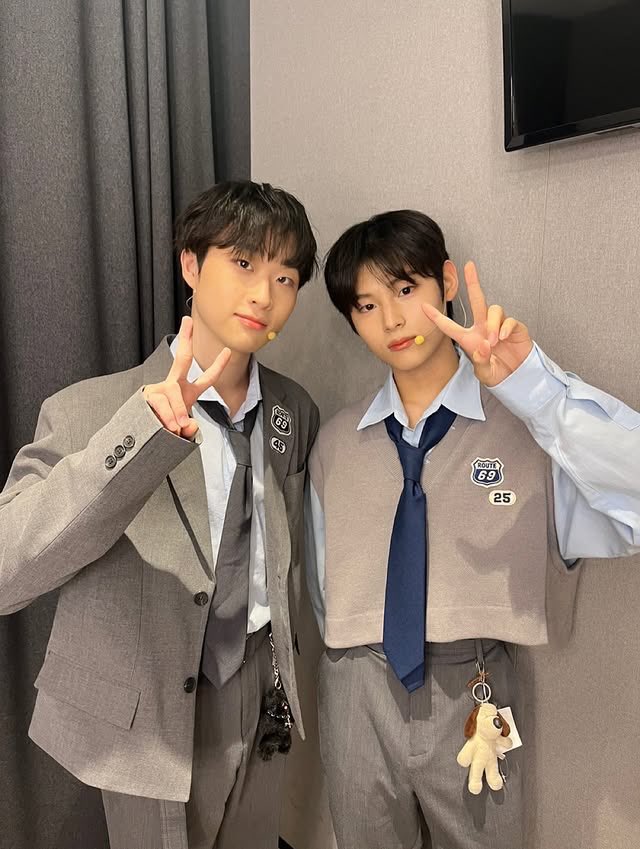 KIMSIONGLOBAL's tweet image. 250814 SION Instagram Update (1/2)

“ Successful Fan Meeting~!

Thank you so much to everyone who came~ ♡♡”

#KIMSION #김시온