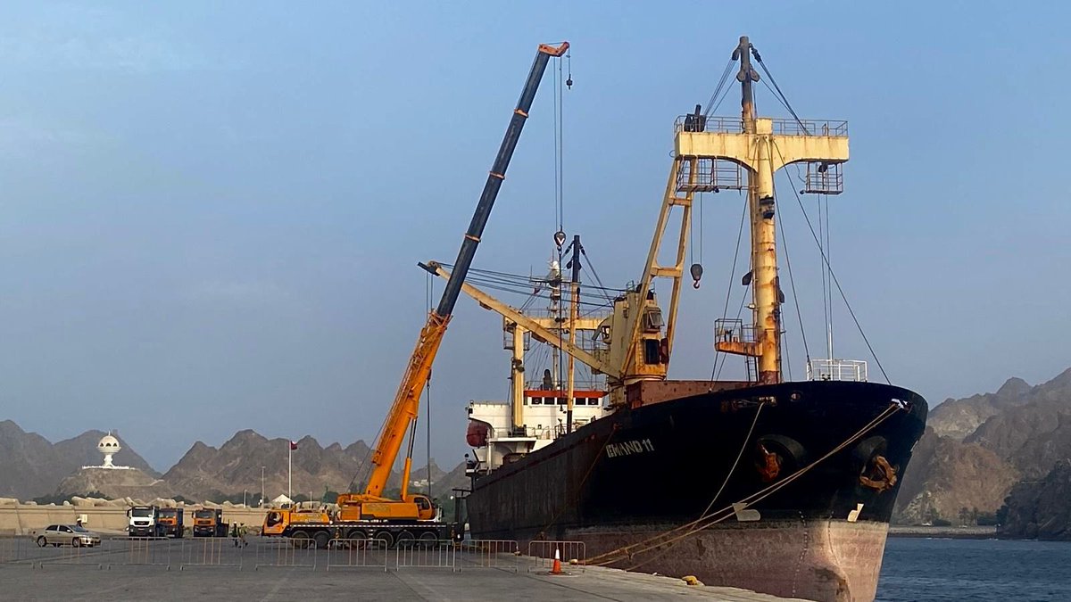 ( لَا تَدْرِي لَعَلَّ اللَّهَ يُحْدِثُ بَعْدَ ذَلِكَ أَمْرًا )

أللهم ماقضيت علينا من قضاء فأعطنا معه صبراً
وما أعطيتنا من عطاء فأعطنا معه شكراً
اللهم اكرمنا بالأعمال الصالحة والأرزاق الدائمة والسعادة في الدنيا والآخـــرة