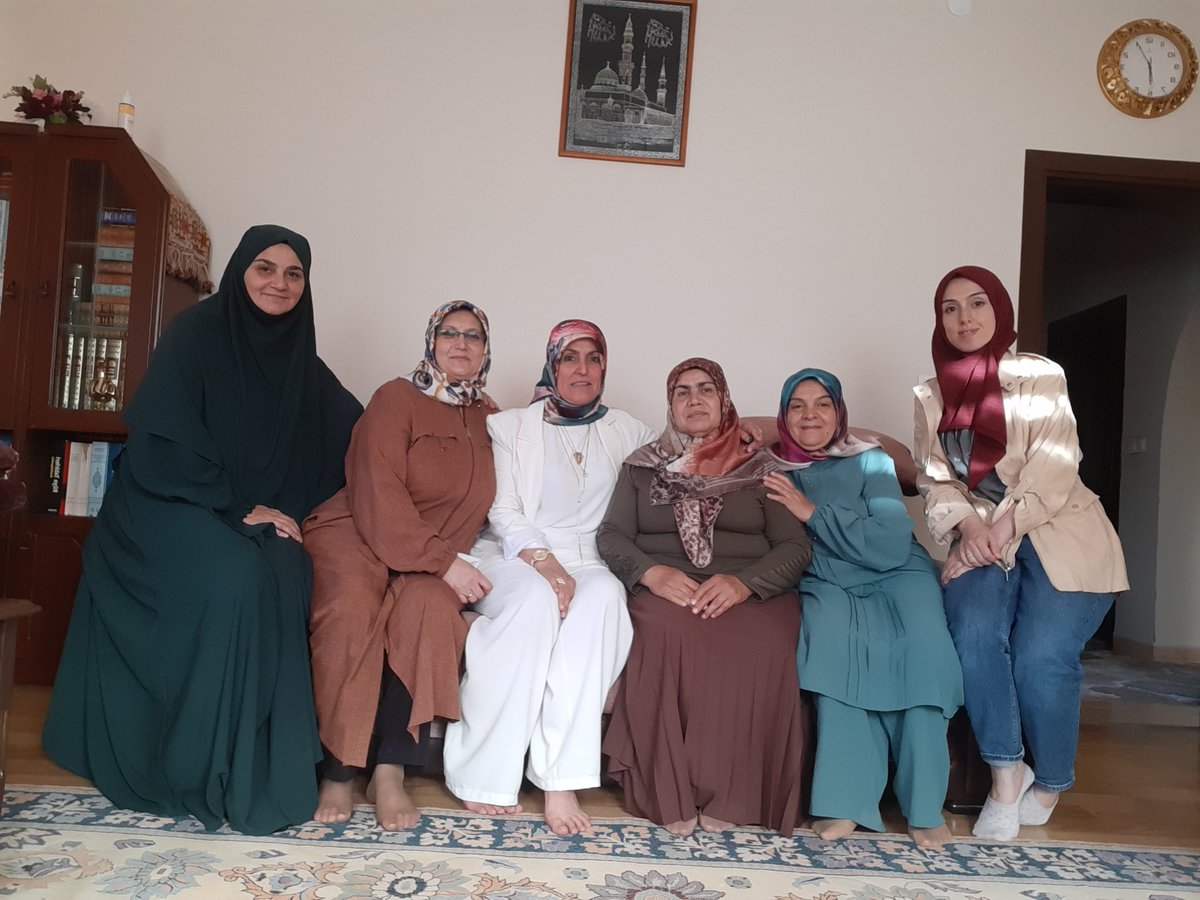 Kadın Kolları Başkanımız Songül Gazel ile birlikte Önceki dönem Kadın Kolları Başkanı Hatice Dündar'ı ziyaret ettik. Misafir perverliklerinden dolayı teşekkür ederiz. 💐