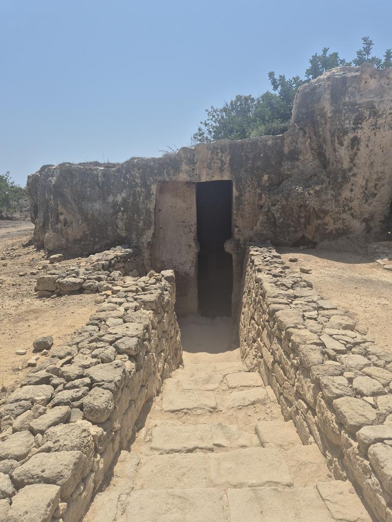TheHistoryMouse's tweet photo. Doorway to rock carved tomb #TheTombsOfTheKingsPaphos #HeidiInPaphos #DoorwayThursday https://t.co/ULYL6IBvwx