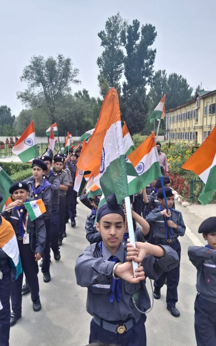 apssrinagar's tweet photo. With hearts full of pride and voices echoing patriotism, the students of APS Srinagar took part in a vibrant Tiranga Rally, celebrating the spirit of our nation! 🇮🇳 #TirangaRally #Patriotism #APSSrinagar https://t.co/iv0zo6zhB6