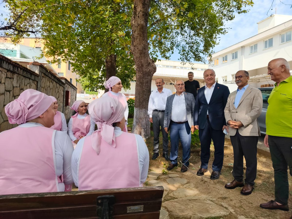 arslanibrahimss's tweet image. Çekmeköy’den Bal Sektörüne Gurur Veren Ziyaret.

Çekmeköy İlçe Başkanımız ve beraberimizdeki heyet ile birlikte, ülkemizin bal sektöründe dünya çapında bir marka olan #Balparmak işletmesini ziyaret ettik.

Ar-Ge, laboratuvar, üretim, paketleme ve diğer süreçleri yerinde