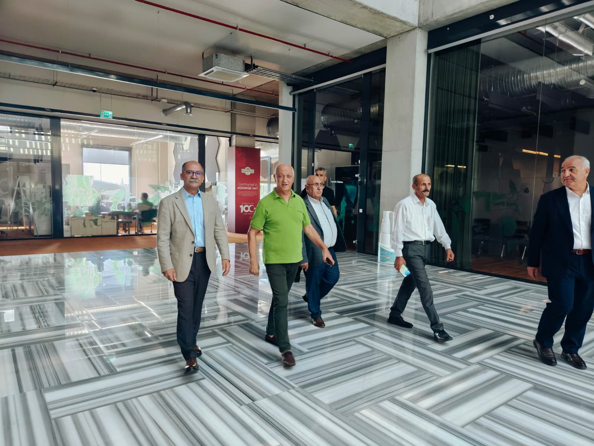 arslanibrahimss's tweet image. Çekmeköy’den Bal Sektörüne Gurur Veren Ziyaret.

Çekmeköy İlçe Başkanımız ve beraberimizdeki heyet ile birlikte, ülkemizin bal sektöründe dünya çapında bir marka olan #Balparmak işletmesini ziyaret ettik.

Ar-Ge, laboratuvar, üretim, paketleme ve diğer süreçleri yerinde