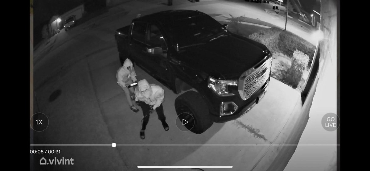 У соседа спиз..угнали трак прямо с драйвея. 
Ужасы в ваших этих америках. Как жить?