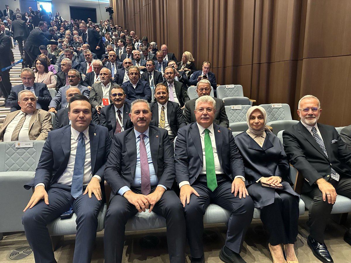 Cumhurbaşkanımız ve Genel Başkanımız Sayın Recep Tayyip Erdoğan’ın teşrifleriyle AK Parti, 24. kuruluş yıl dönümü programımıza katıldık.

Aziz milletimizin desteğiyle çıktığımız bu yolda; demokrasi, milli irade ve kalkınma mücadelesini kararlılıkla sürdürüyoruz. Her seçimde