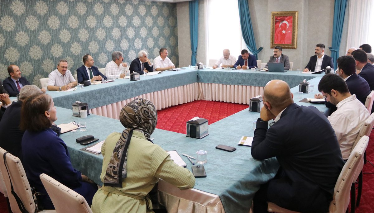 📍İlçe Millî Eğitim Müdürleri Değerlendirme Toplantısı, Millî Eğitim Müdürümüz Fatih Erdoğan başkanlığında yapıldı. 

👉🏻meb.ai/UEuzE1W

<a href="/tcmeb/">Millî Eğitim Bakanlığı</a> 
<a href="/Yusuf__Tekin/">Yusuf Tekin</a> 
<a href="/valiair_offical/">Valiair</a> 
<a href="/erdogan_fatih66/">Fatih Erdoğan🇹🇷</a>
