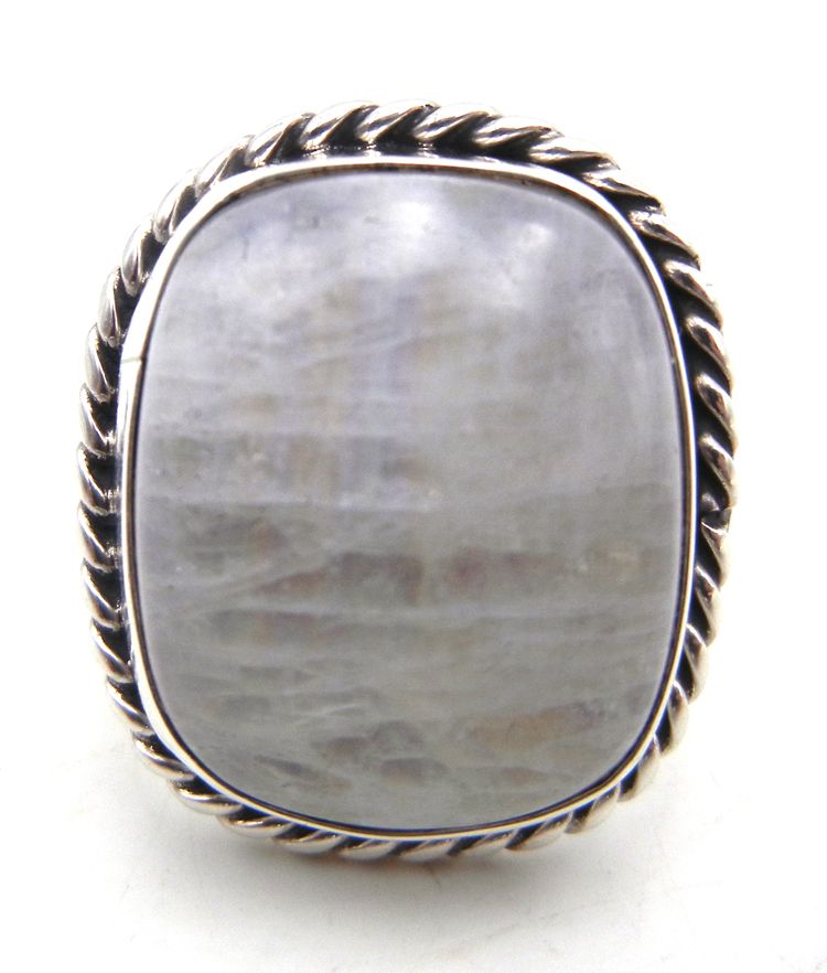 palmstrading's tweet image. Did You Know...? #Moonstone is believed to possess the properties traditionally associated with the moon: romance, femininity, intuition, dreams, emotion fertility and love.

Ring is #Navajo made, artist unknown.