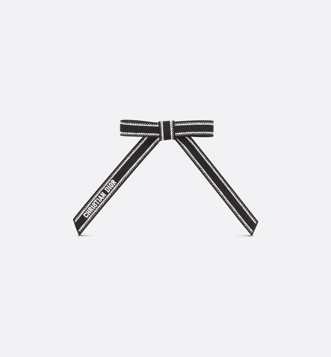 usauuuusa777's tweet image. DIORのシュシュとかバレッタ可愛すぎるし一桁で買えるから欲しいな〜🎀