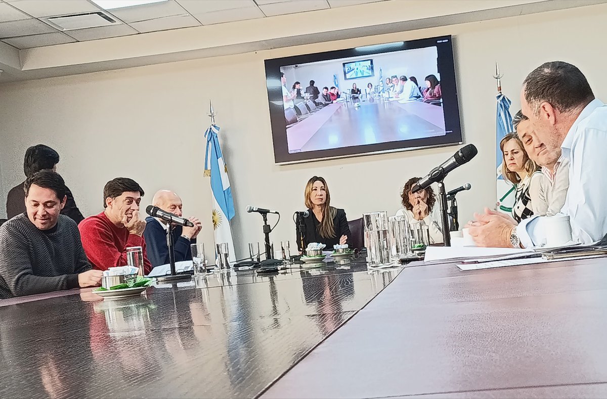 Geraneuquen's tweet photo. Hoy en #ComisiónD:
📍Creación del Profesorado de Artes Visuales del Sur en #SMAndes.
📍Declaración de interés, el Cine a la Vista, 10.° Festival Internacional de Cine para Adolescentes de #SMAndes.
📍Beneplácito y reconocimiento a la Peña “El Arresto”, a realizarse en Centenario. https://t.co/miQZyMMfQQ