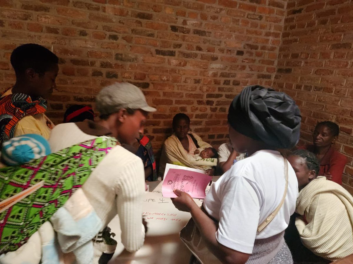 ffcrdc's tweet photo. Avec l’appui du Fonds pour les Femmes Congolaises , la Ligue des Femmes du Nord-Kivu #LIFEN a organisé une formation réunissant plus de 60 femmes venues de Lubero centre, Lukanga et Rwese.
Pendant cette session, les participantes ont été outillées sur la protection de l’environnement et les stratégies de résilience face aux effets du changement climatique.
Cette activité s’inscrit dans le cadre du projet « Appui à l’autonomisation socio-économique et à la résilience des femmes rurales face aux défis liés au changement climatique en territoire de Lubero », qui vise à donner aux femmes les moyens d’agir pour préserver leur environnement tout en améliorant leurs conditions de vie.