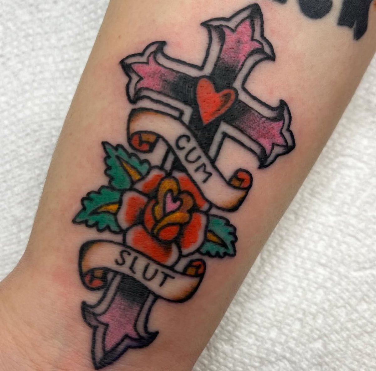 BREAKING: Käärijä unveils new tattoo. "It holds a really special meaning", says the rapper.