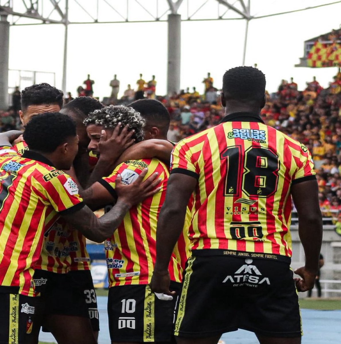 ¡HOY JUEGA DEPORTIVO PEREIRA!🔴🟡

Nos enfrentamos contra un siempre difícil rival como lo es América, que aunque vienen con nómina mixta, es un equipo con jerarquía. A ratificar lo hecho en casa, y disfrutar lo que podría ser el último partido en casa.✅

¡TODOS AL HERNÁN!🏟️🔥