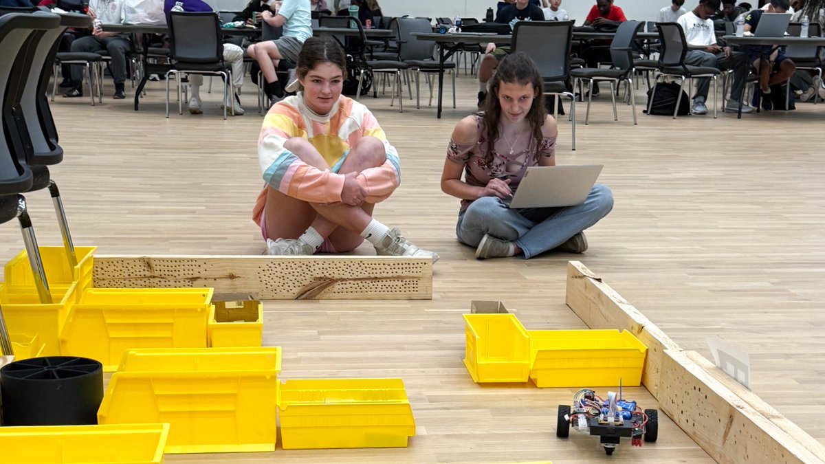 ClarkSchool's tweet photo. From on-campus, to off-campus, the Clark School offers a variety of pre-college summer programs open to all K-12 Marylanders, designed to introduce them to STEM and engineering concepts and career pathways: https://t.co/fTFooVYEr0 https://t.co/XhL2EaTSYe