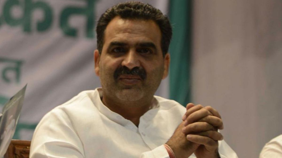 मुजफ्फरनगर दंगे में जाटों के साथ | हिंदू सैनी लड़के पर मुगलों द्वारा हमले के समय हिंदू सैनी परिवार के साथ |

गोवर्धन पूजा के समय त्यागी परिवार की महिलाओं को घर में घुस कर मुगलों द्वारा मारपीट के विरोध में डंके की चोट पर त्यागी हिंदुओं के साथ |

और जब जिस हिंदू ने याद किया | डंके