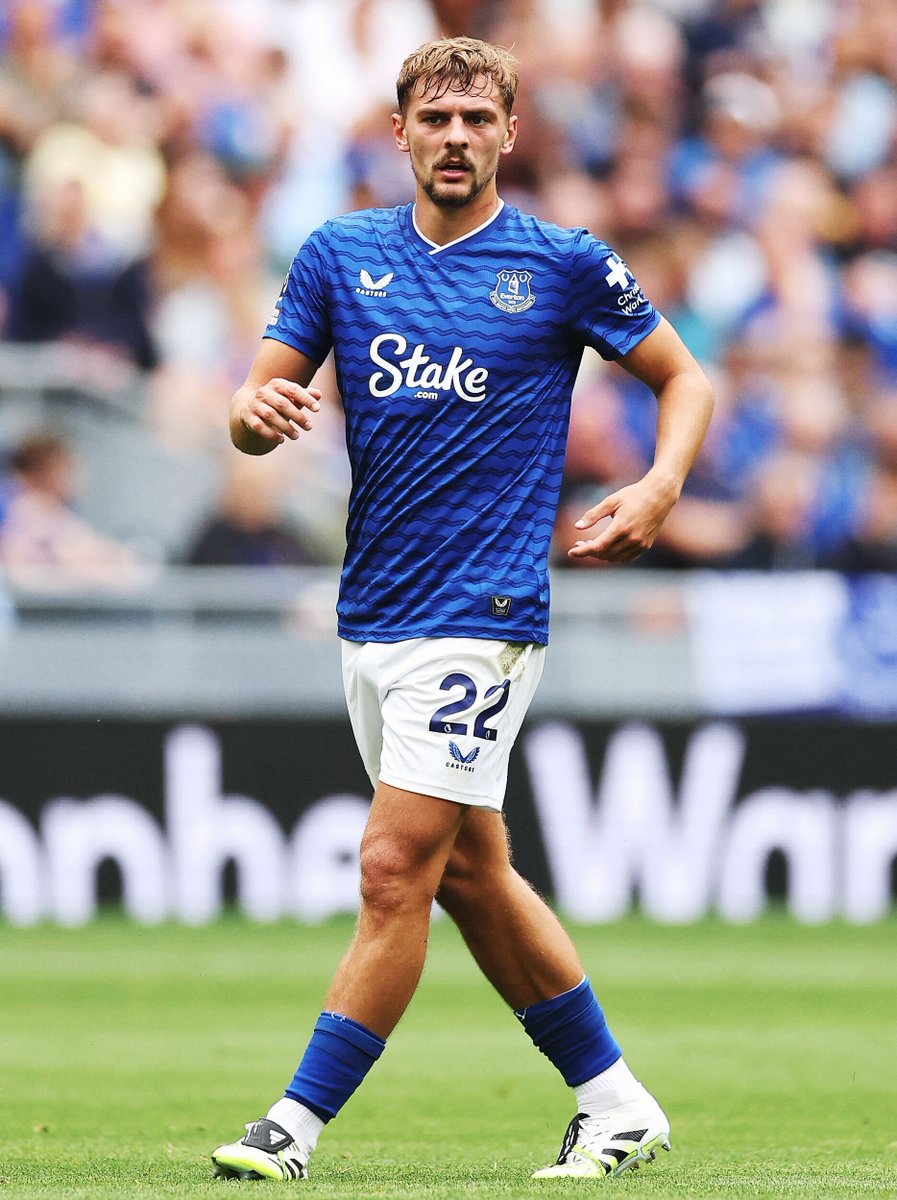 VERSUS tweet media