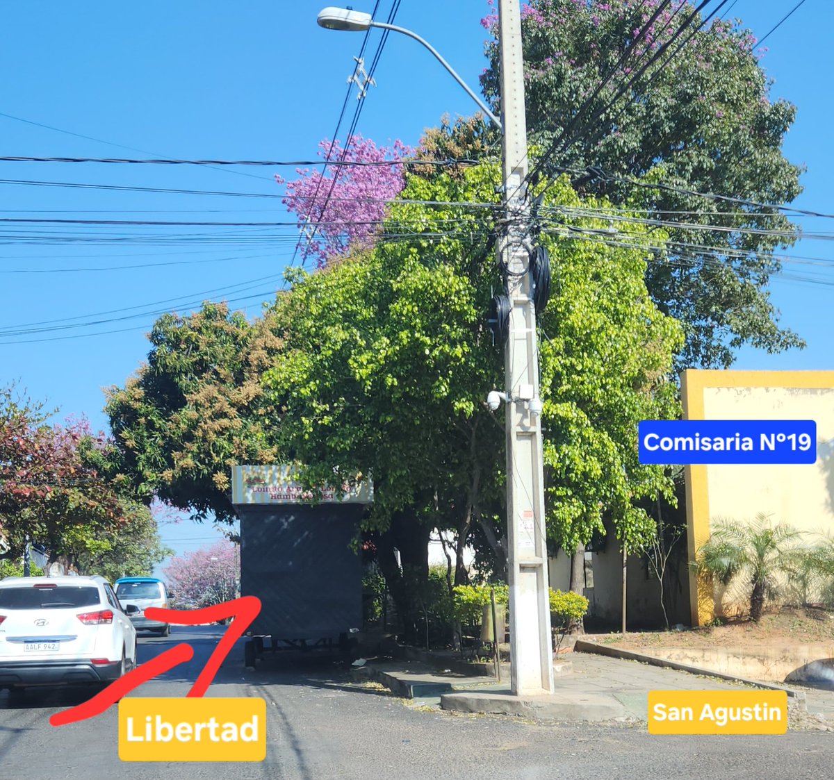 monchismunchis's tweet photo. Por Favor saquen este carrito, hace muchísimo tiempo esta estacionado!!! Dificulta el libre tránsito  aparte es un peligro a la noche!
@asu_transito @AsuncionMuni @policia_py https://t.co/kr3hhHn1rr