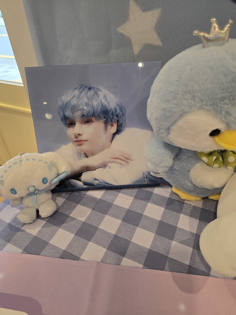 📍봄날 플라워카페 <a href="/ningchael_814/">𝑴𝒊𝒄𝒉𝒂𝒆𝒍</a>
기여워😘♡ 기여워😘♡ 기여워😘♡
소리가 당연하게 나오는 연하늘 연회색 느낌물씬
그름같은 공간에 퐁실퐁실한 카이의 공간🐧👼🤗
#LOVESINCE_2002
#휴닝이의_천사일지
#휴닝카이 #HUENINGKAI #ヒュニンカイ