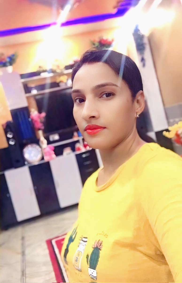 NEENA JHA ЁЯТУ (@neenajha138900) on Twitter photo ЁЯМ╕ рдЬрд╝рд┐рдВрджрдЧреА рдХреА рдЦрд╝реБрд╢реА ЁЯМ╕
рдХрднреА рдмрд╛рджрд▓реЛрдВ рдореЗрдВ рдЫреБрдкреА рдзреВрдк рдХреЛ рдвреВрдБрдврдирд╛,
рдХрднреА рдмрд╛рд░рд┐рд╢ рдореЗрдВ рднреАрдЧрдХрд░ рдореБрд╕реНрдХреБрд░рд╛рдирд╛ред
рдЬрд╝рд┐рдВрджрдЧреА рдХреА рдЕрд╕рд▓реА рдЦрд╝реВрдмрд╕реВрд░рддреА рддреЛ рдпрд╣реА рд╣реИ,
рдЫреЛрдЯреА-рдЫреЛрдЯреА рдмрд╛рддреЛрдВ рдореЗрдВ рдмрдбрд╝рд╛ рд╕реБрдЦ рдкрд╛рдирд╛ред ЁЯТЦ
тЬи рдореБрд╕реНрдХреБрд░рд╛рдУтАж рдХреНрдпреЛрдВрдХрд┐ рдпрд╣реА рддреЛ рд╣реИ
рдЬрд╝рд┐рдВрджрдЧреА рдЬреАрдиреЗ рдХрд╛ рд╕рдмрд╕реЗ рдЖрд╕рд╛рди рддрд░реАрдХрд╛! тЬи ЁЯМ╕ рдЬрд╝рд┐рдВрджрдЧреА рдХреА рдЦрд╝реБрд╢реА ЁЯМ╕
рдХрднреА рдмрд╛рджрд▓реЛрдВ рдореЗрдВ рдЫреБрдкреА рдзреВрдк рдХреЛ рдвреВрдБрдврдирд╛,
рдХрднреА рдмрд╛рд░рд┐рд╢ рдореЗрдВ рднреАрдЧрдХрд░ рдореБрд╕реНрдХреБрд░рд╛рдирд╛ред
рдЬрд╝рд┐рдВрджрдЧреА рдХреА рдЕрд╕рд▓реА рдЦрд╝реВрдмрд╕реВрд░рддреА рддреЛ рдпрд╣реА рд╣реИ,
рдЫреЛрдЯреА-рдЫреЛрдЯреА рдмрд╛рддреЛрдВ рдореЗрдВ рдмрдбрд╝рд╛ рд╕реБрдЦ рдкрд╛рдирд╛ред ЁЯТЦ
тЬи рдореБрд╕реНрдХреБрд░рд╛рдУтАж рдХреНрдпреЛрдВрдХрд┐ рдпрд╣реА рддреЛ рд╣реИ
рдЬрд╝рд┐рдВрджрдЧреА рдЬреАрдиреЗ рдХрд╛ рд╕рдмрд╕реЗ рдЖрд╕рд╛рди рддрд░реАрдХрд╛! тЬи
