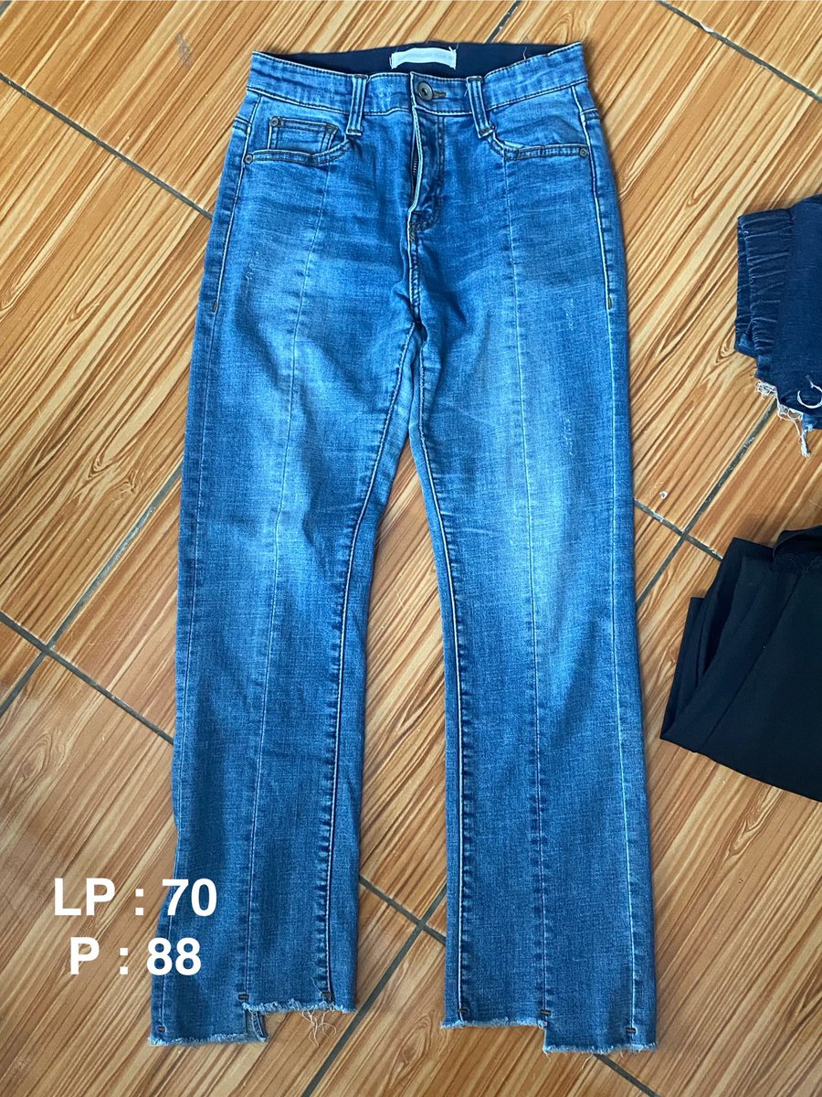 seuporaa's tweet photo. wts jeans 40k https://t.co/8aLOm4uL12