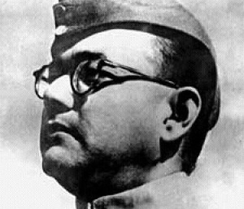 indianhistorypics (@indiahistorypic) on Twitter photo рд╡рд╣ рдЦреВрди рдХрд╣реЛ рдХрд┐рд╕ рдорддрд▓рдм рдХрд╛
рдЬрд┐рд╕рдореЗрдВ рдЙрдмрд╛рд▓ рдХрд╛ рдирд╛рдо рдирд╣реАрдВ
рд╡рд╣ рдЦреВрди рдХрд╣реЛ рдХрд┐рд╕ рдорддрд▓рдм рдХрд╛
рдЖ рд╕рдХреЗ рджреЗрд╢ рдХреЗ рдХрд╛рдо рдирд╣реАрдВред
рд╡рд╣ рдЦреВрди рдХрд╣реЛ рдХрд┐рд╕ рдорддрд▓рдм рдХрд╛
рдЬрд┐рд╕рдореЗрдВ рдЬреАрд╡рди, рди рд░рд╡рд╛рдиреА рд╣реИ
рдЬреЛ рдкрд░рд╡рд╢ рд╣реЛрдХрд░ рдмрд╣рддрд╛ рд╣реИ,
рд╡рд╣ рдЦреВрди рдирд╣реАрдВ,рдкрд╛рдиреА рд╣реИ!
рдЙрд╕ рджрд┐рди рд▓реЛрдЧреЛрдВ рдиреЗ рд╕рд╣реА-рд╕рд╣реА
рдЦреВрди рдХреА рдХреАрдордд рдкрд╣рдЪрд╛рдиреА рдереА
рдЬрд┐рд╕ рджрд┐рди рд╕реБрднрд╛рд╖ рдиреЗ рдмрд░реНрдорд╛ рдореЗрдВ
рдореЙрдВрдЧреА рдЙрдирд╕реЗ рдХреБрд░рдмрд╛рдиреА рдереАред рд╡рд╣ рдЦреВрди рдХрд╣реЛ рдХрд┐рд╕ рдорддрд▓рдм рдХрд╛
рдЬрд┐рд╕рдореЗрдВ рдЙрдмрд╛рд▓ рдХрд╛ рдирд╛рдо рдирд╣реАрдВ
рд╡рд╣ рдЦреВрди рдХрд╣реЛ рдХрд┐рд╕ рдорддрд▓рдм рдХрд╛
рдЖ рд╕рдХреЗ рджреЗрд╢ рдХреЗ рдХрд╛рдо рдирд╣реАрдВред
рд╡рд╣ рдЦреВрди рдХрд╣реЛ рдХрд┐рд╕ рдорддрд▓рдм рдХрд╛
рдЬрд┐рд╕рдореЗрдВ рдЬреАрд╡рди, рди рд░рд╡рд╛рдиреА рд╣реИ
рдЬреЛ рдкрд░рд╡рд╢ рд╣реЛрдХрд░ рдмрд╣рддрд╛ рд╣реИ,
рд╡рд╣ рдЦреВрди рдирд╣реАрдВ,рдкрд╛рдиреА рд╣реИ!
рдЙрд╕ рджрд┐рди рд▓реЛрдЧреЛрдВ рдиреЗ рд╕рд╣реА-рд╕рд╣реА
рдЦреВрди рдХреА рдХреАрдордд рдкрд╣рдЪрд╛рдиреА рдереА
рдЬрд┐рд╕ рджрд┐рди рд╕реБрднрд╛рд╖ рдиреЗ рдмрд░реНрдорд╛ рдореЗрдВ
рдореЙрдВрдЧреА рдЙрдирд╕реЗ рдХреБрд░рдмрд╛рдиреА рдереАред