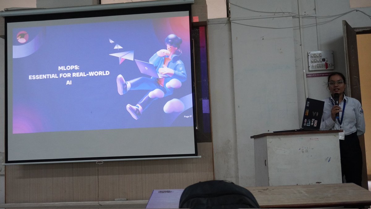 pratikstwts's tweet photo. That is wrap from our july Meetup🔥!

From MLOps to Tech Communities to Docker &amp; Spring Boot, we had an amazing day of learning &amp; connection 🚀

Thanks to our speakers:
@TejeshYewa45395
@pratikstwts
@GopalSa48048500

And to all attendees for making it special ❤️

#LinuxClub https://t.co/1cXXNIeJnG