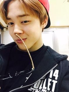 koostrous's tweet photo. park jimin is very weird and not in a fanservice way, that man is genuinely strange: a thread https://t.co/VQlfUoz1I4