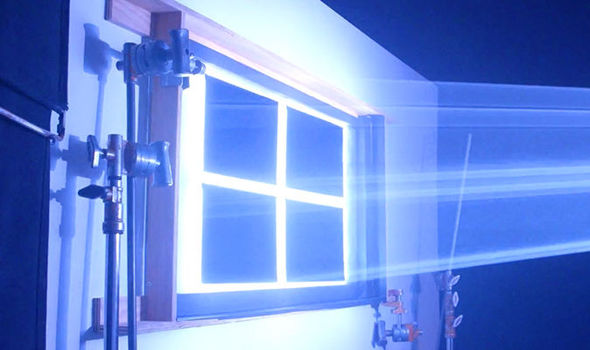BacanaBlog's tweet photo. Sabia que o papel de parede “Hero” do Windows 10 não foi feito em CGI? 

Foi criado de verdade, em estúdio! A Microsoft chamou o diretor Bradley G. Munkowitz (GMUNK) e usou lasers, fumaça, vidro/espelhos e fotografia de alta velocidade para capturar aquele brilho icônico. Tecnologia, arte e um toque de magia.

#BacanaBlog